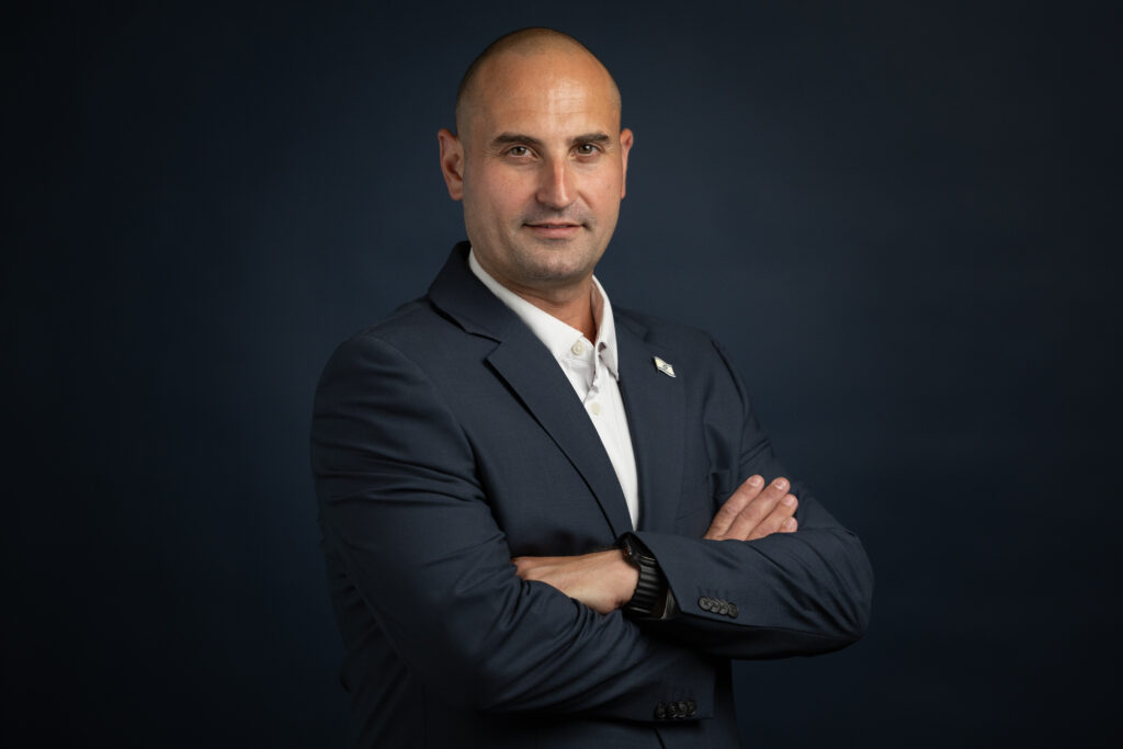 צבי פלוטניצקי